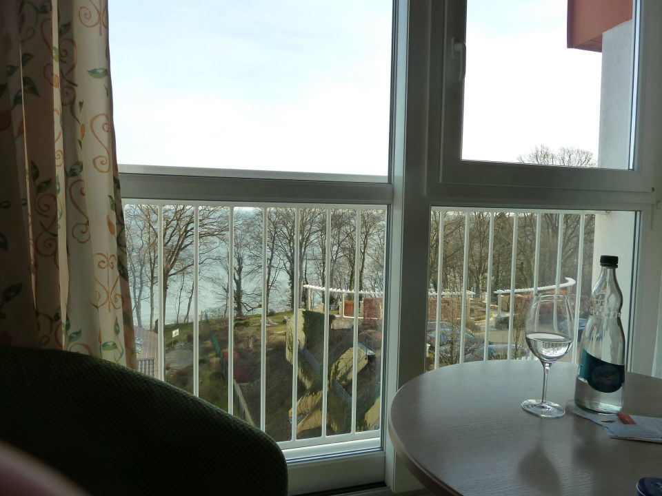 "Auf Terrasse mit Stühlen und Tischen" Travel Charme Nordperd & Villen