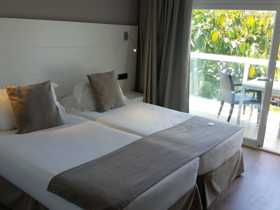 Bett U Balkon Zimmer 212 Las Gaviotas Suites Hotel Platja De