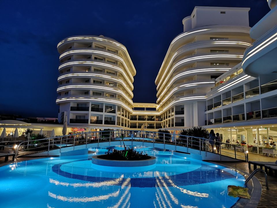 Laguna Beach Alya Resort & Spa