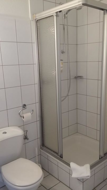 "Badtasse floss nicht ab ..." Hotel Alte Redaktion ...