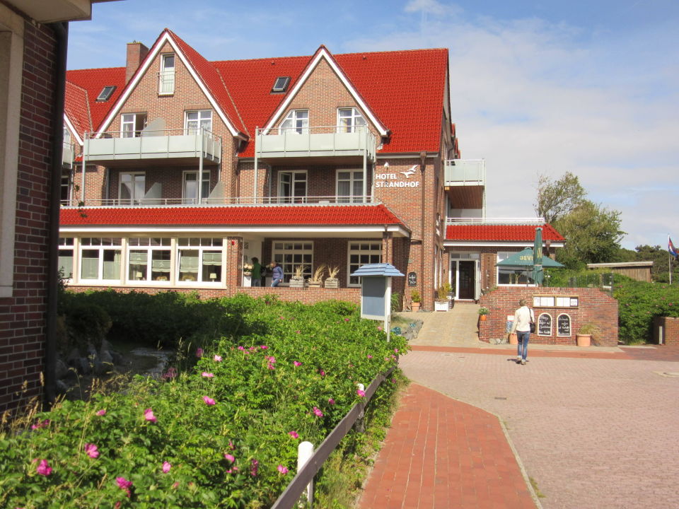 "Gang zum Hotel" Strandhof (Baltrum) • HolidayCheck (Niedersachsen