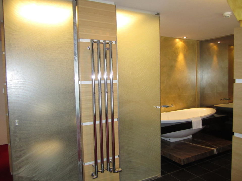 Grosses Badezimmer In Der Jasmin Junior Suite Linsberg Asia Hotel Spa Bad Erlach Holidaycheck Niederosterreich Osterreich