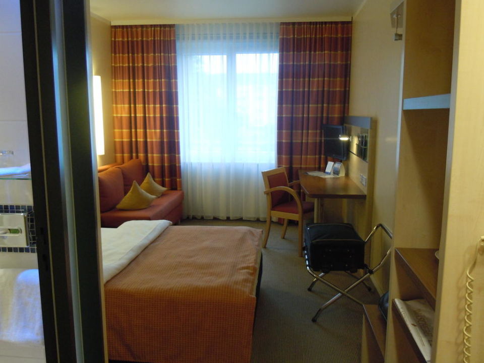 "Blick ins Zimmer" Holiday Inn Express Singen Bodensee ...