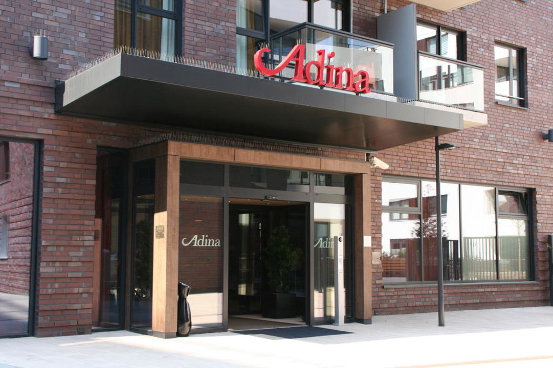 "Eingang" Adina Apartment Hotel Hamburg Michel (Hamburg) • HolidayCheck