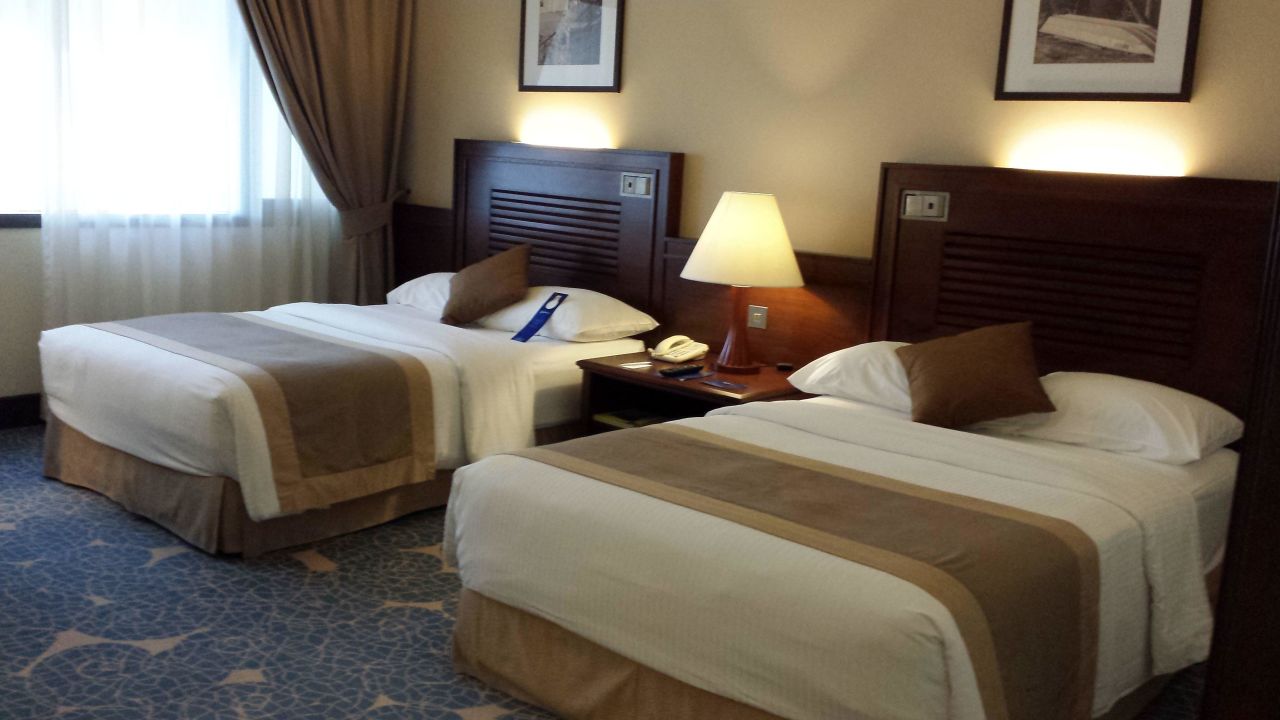 "Twin Bett-Zimmer" Radisson Blu Resort Sharjah (Sharjah) • HolidayCheck (Sharjah | Vereinigte ...