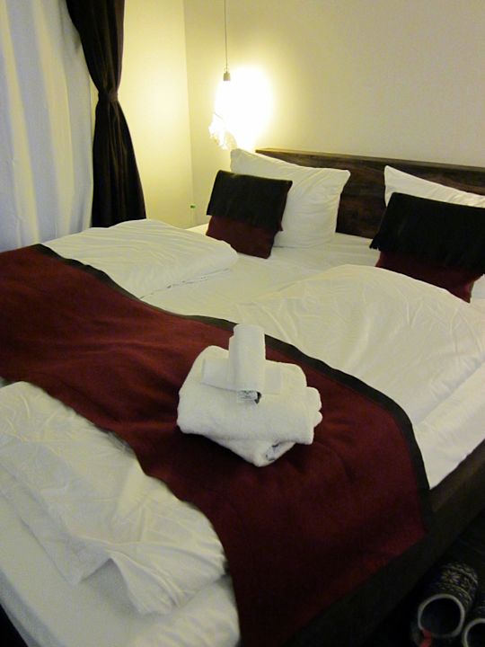 Palisander Bett Mit Kaltschaummatratze Almodovar Hotel Berlin Biohotel Berlin Friedrichshain Kreuzberg Holidaycheck Berlin Deutschland