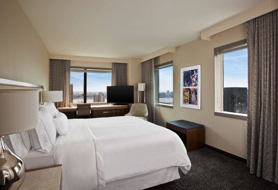 "Deluxe Corner King Room" Hotel The Westin New York at Times Square