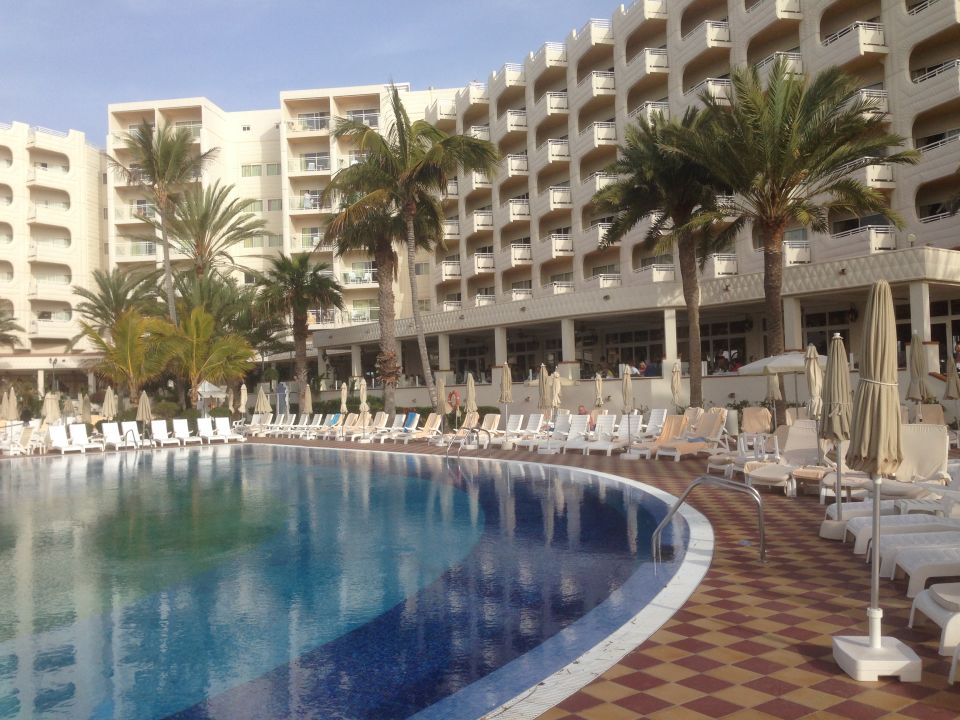 "Pool" Hotel Riu Palace Tres Islas (Corralejo) • HolidayCheck