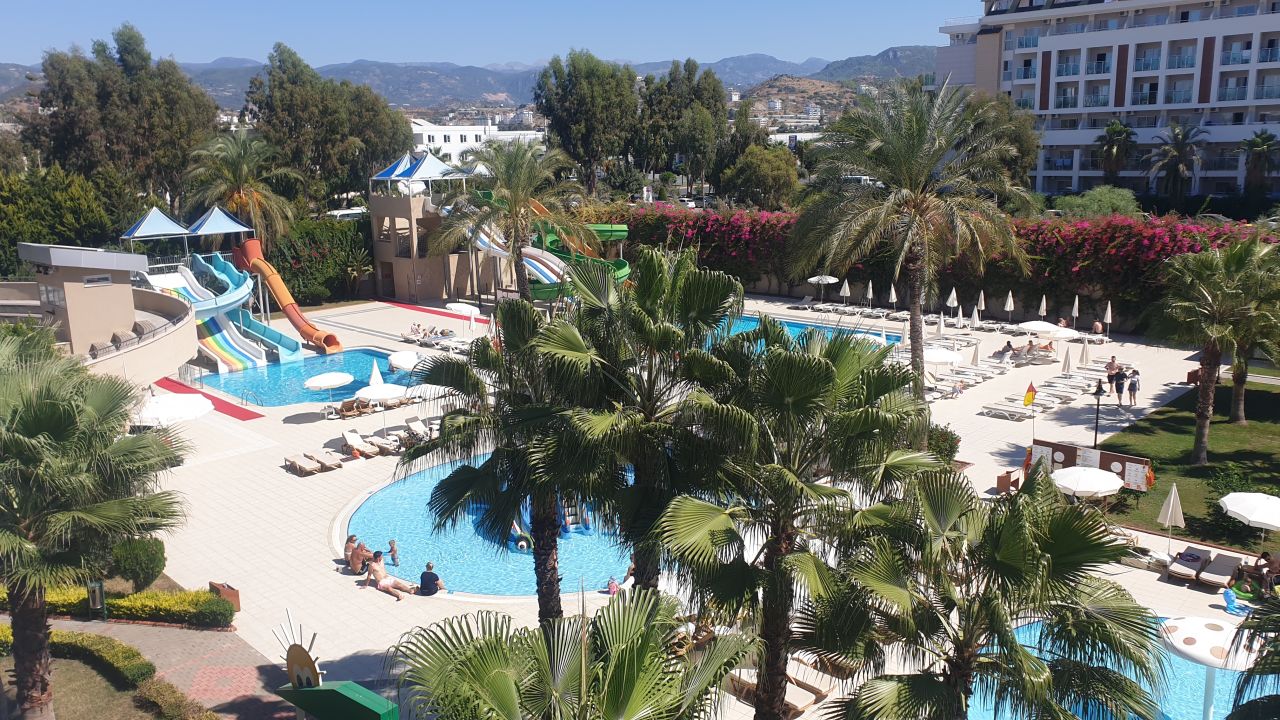 "Gartenanlage" Hotel Royal Garden Beach (AlanyaKonakli) • HolidayCheck