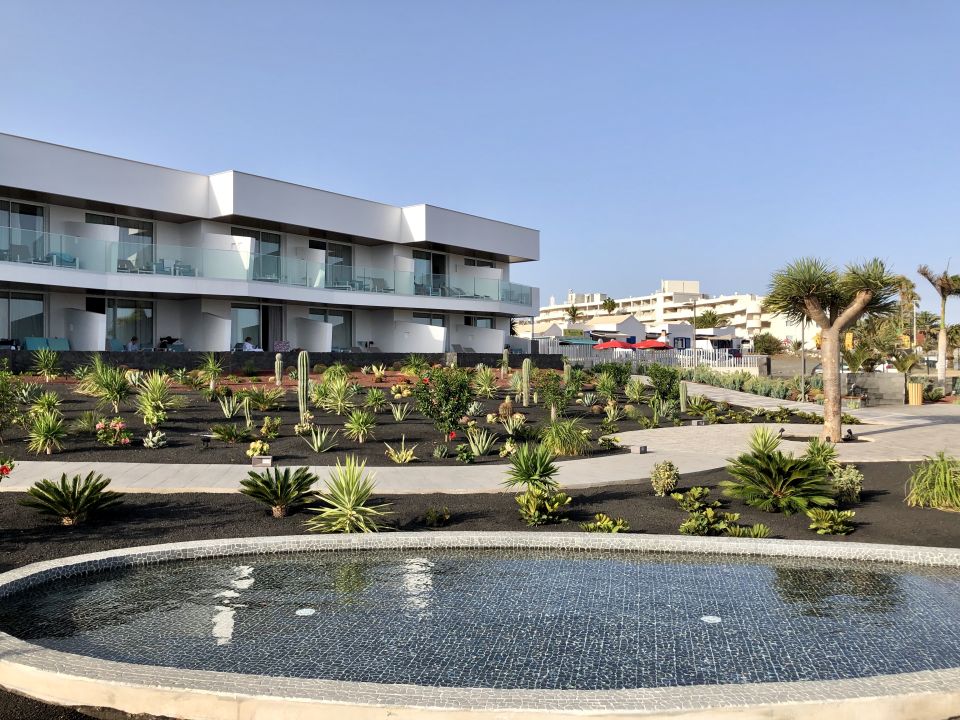 au-enansicht-hotel-lava-beach-puerto-del-carmen-holidaycheck