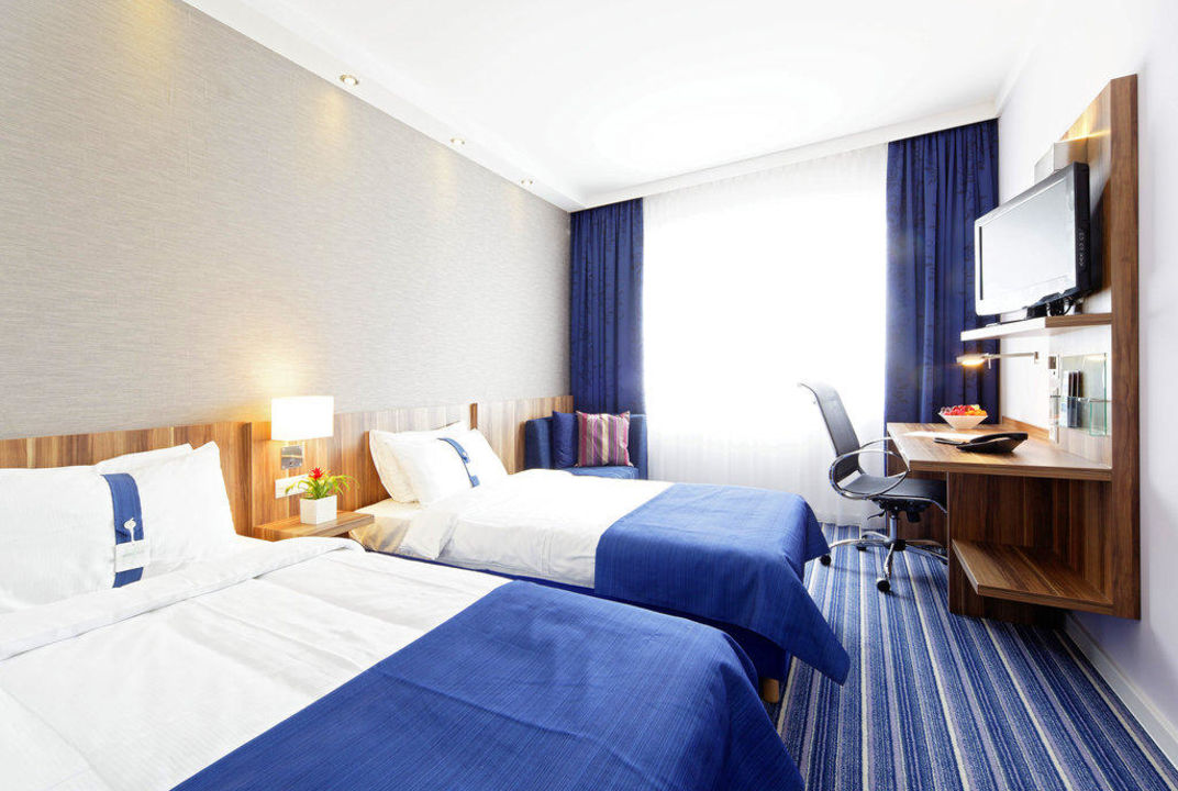 "Queensize-Doppelzimmer" Holiday Inn Express Bremen ...