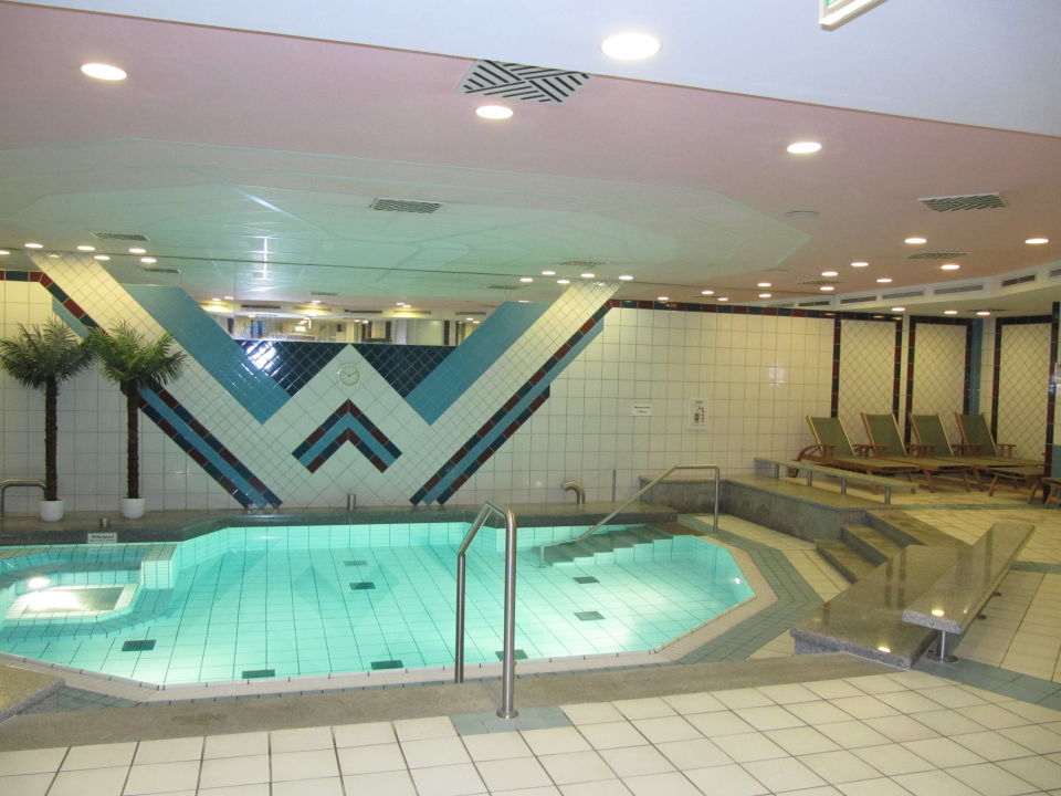 "Pool" Dorint Hotel Dresden (Dresden) • HolidayCheck (Sachsen