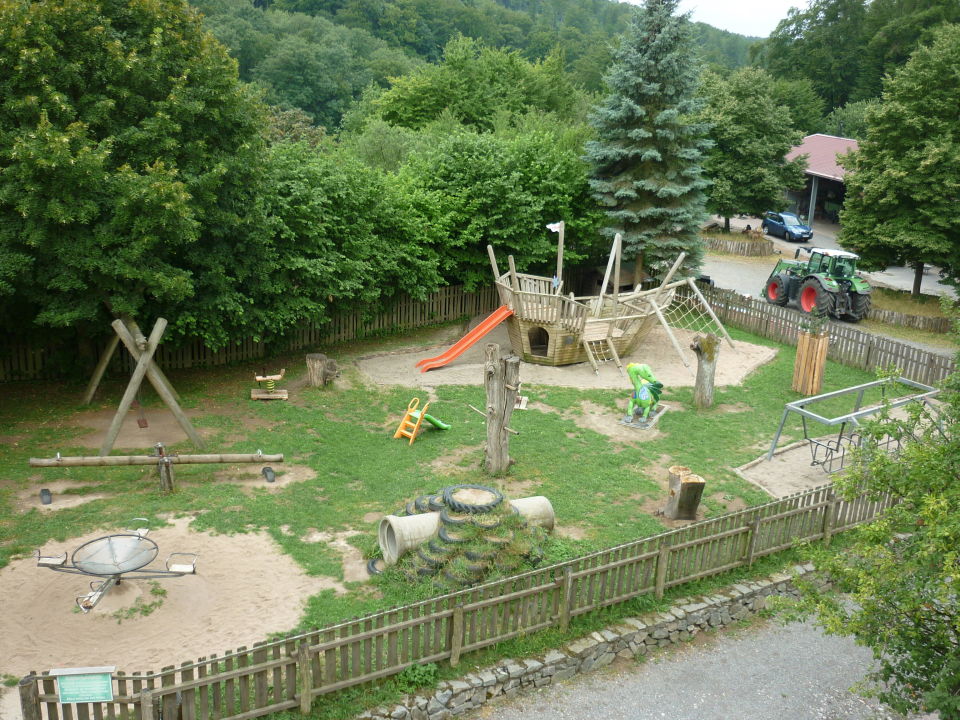 "Spielplatz" Landhotel Kuralpe Kreuzhof (Lautertal) • HolidayCheck