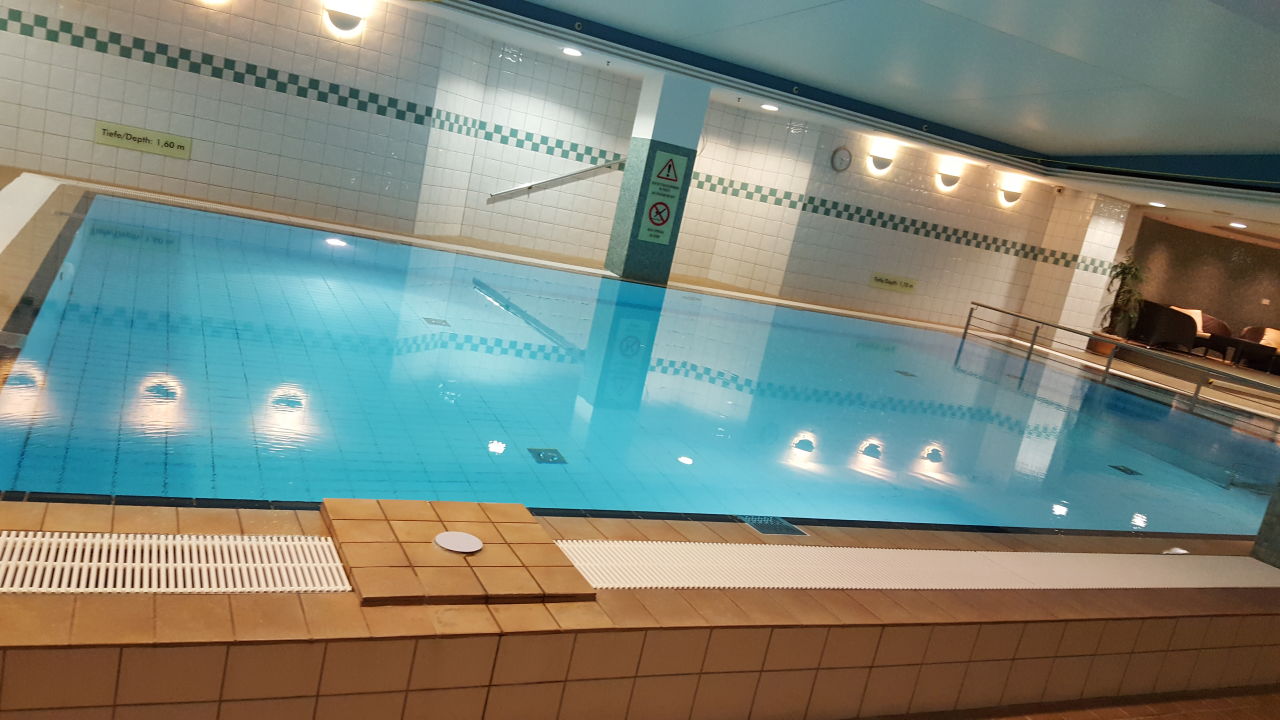 "Pool" Hilton Dresden (Dresden) • HolidayCheck (Sachsen Deutschland)