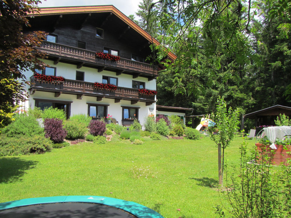 "Garten mit Riesentrampolin für Jung und Alt" Appartements