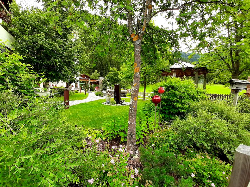 &quot;Gartenanlage&quot; Taurerwirt (Kals am Großglockner