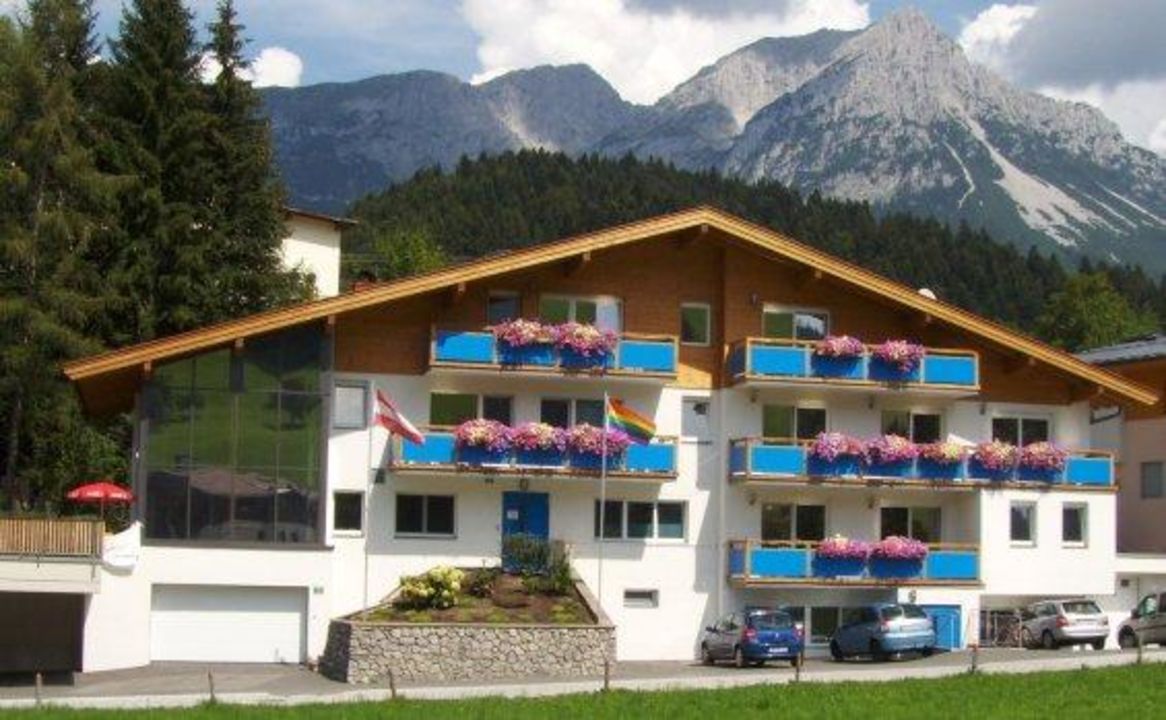 "Außenansicht Haus Romeo Sommer" Haus Romeo Alpine Gay