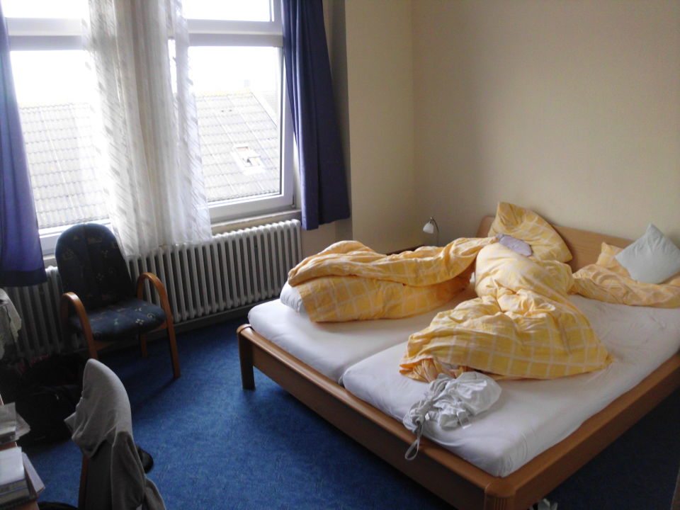 "Sehr hohe Räume, neue Fenster " Hotel Graf Waldersee (Borkum