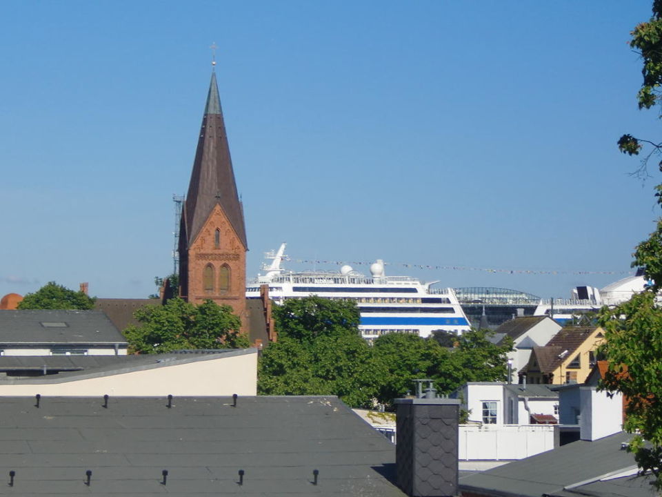 "Kreuzfahrtschiff" Haus Troja / Pension Katy (Rostock