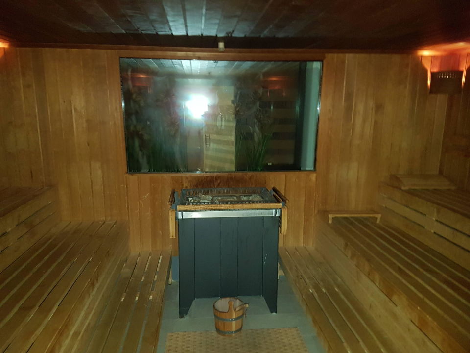 "Große Sauna mit Fenster" H4 Hotel Berlin Alexanderplatz