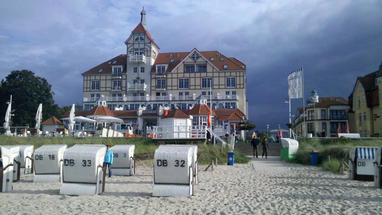 Blick Vom Strand Zum Haus Meeresblick Upstalsboom Ferienwohnungen