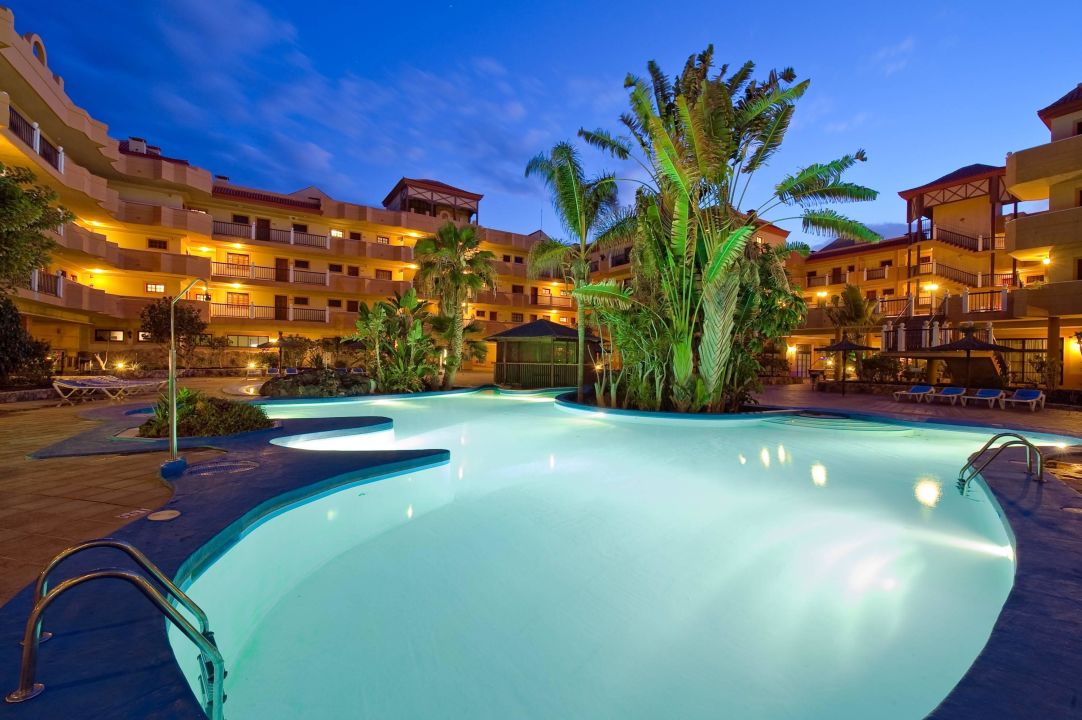 "Vista Nocturna Zona Piscina" Elba Castillo San Jorge ...