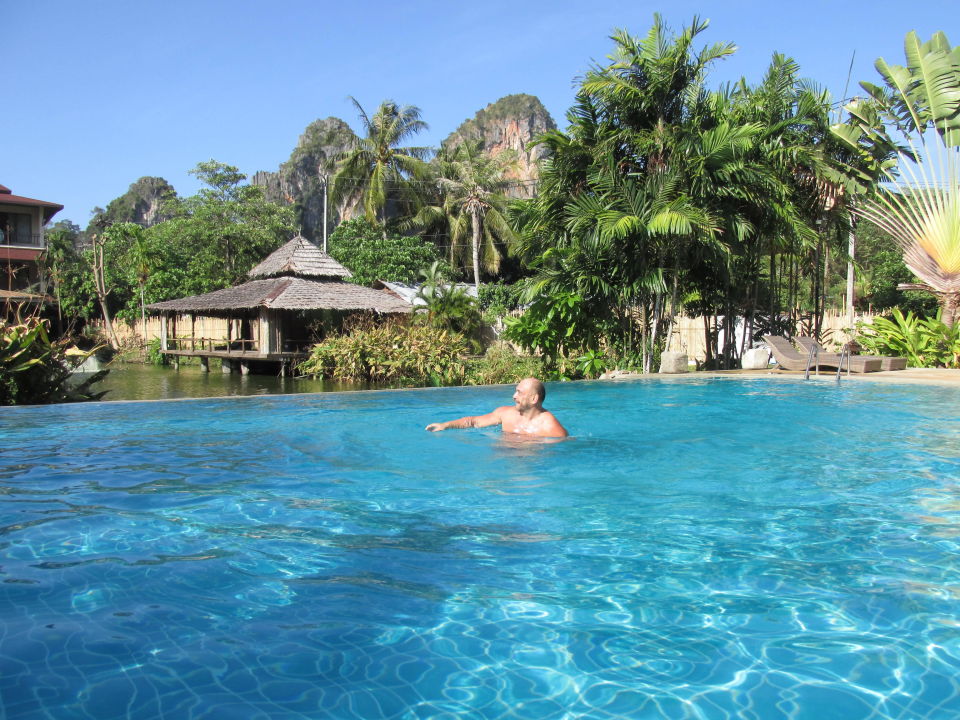 Die Hintere Poolanlage Im Garten Hotel Railay Princess Resort