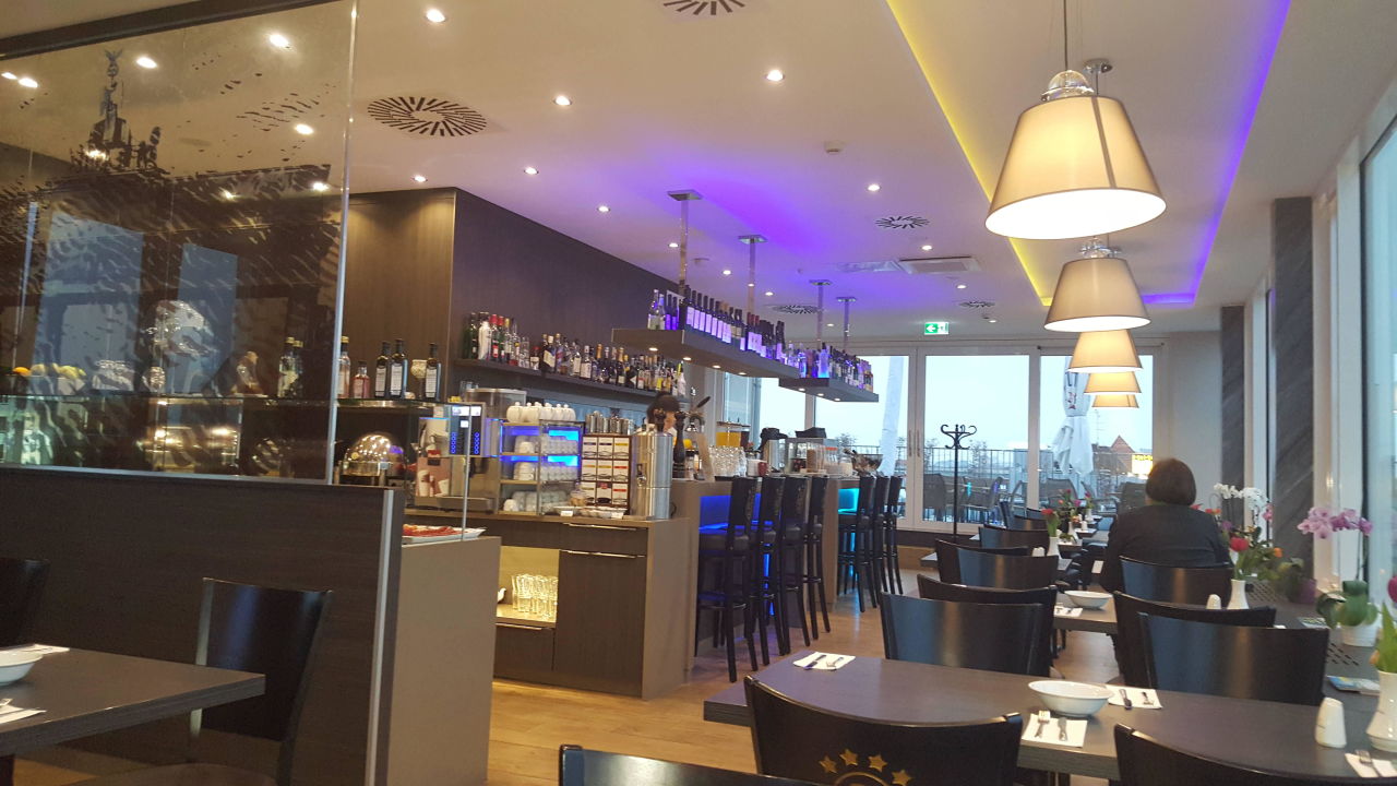 Skybar Und Restaurant Vier Jahreszeiten Berlin City Berlin Friedrichshain Kreuzberg Holidaycheck Berlin Deutschland