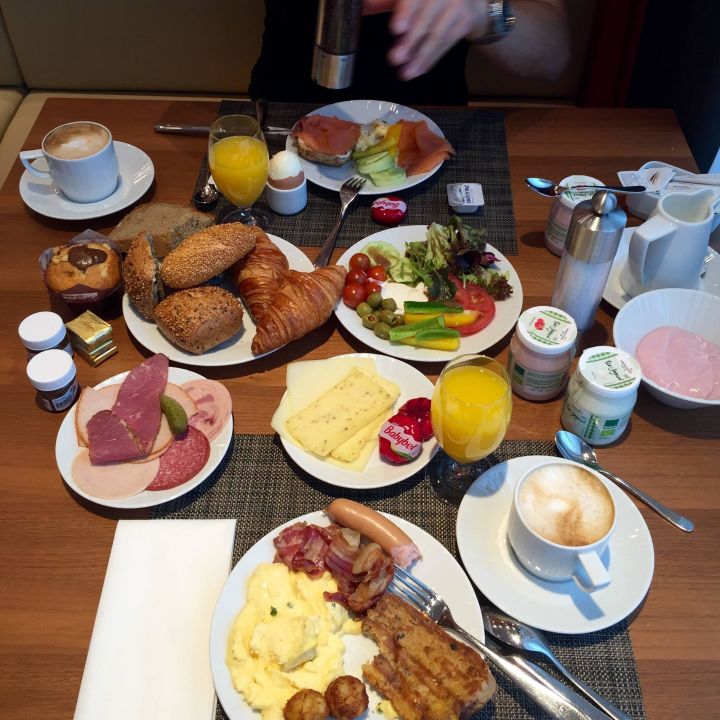 "Breakfast" Hilton Frankfurt Airport (Frankfurt am Main) • HolidayCheck