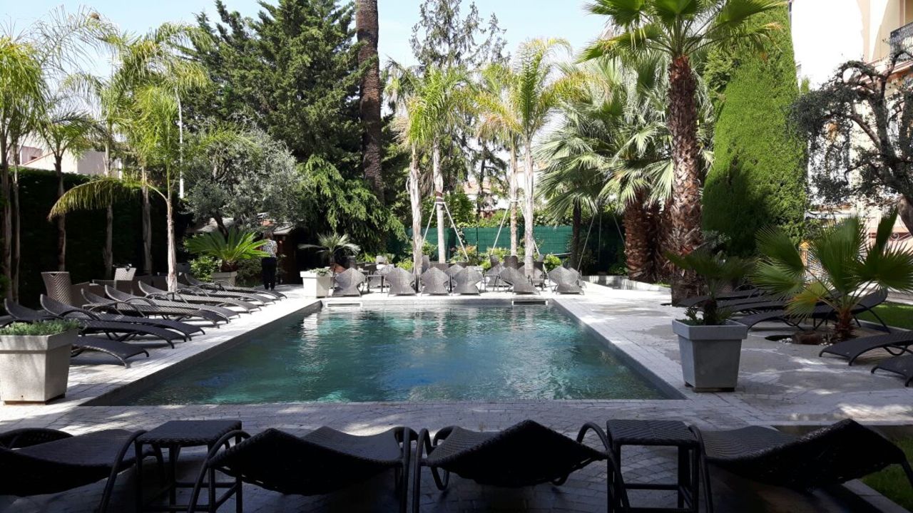 "Pool" Golden Tulip Cannes Hotel De Paris (Cannes) • HolidayCheck (Côte
