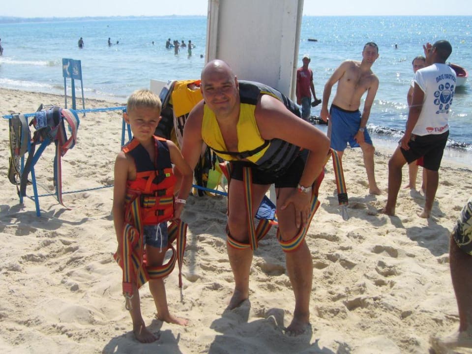 Vor dem Parasailing ca 30 Dinar 10 min Hotel African Queen