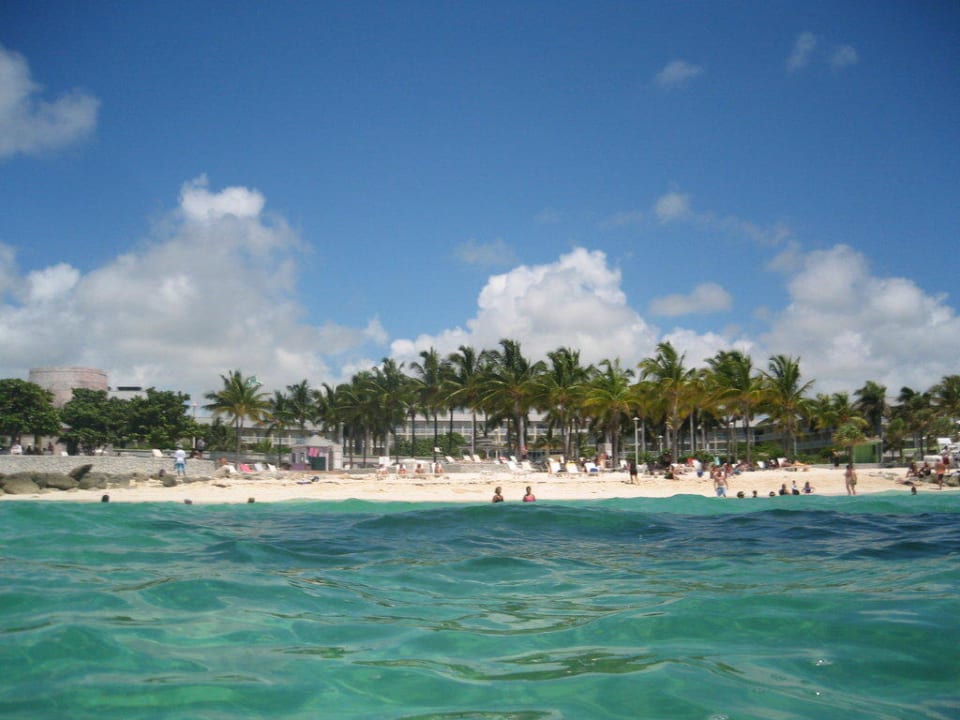 Blick auf den Hotelstrand Hotel Sheraton & Westin At Our Lucaya