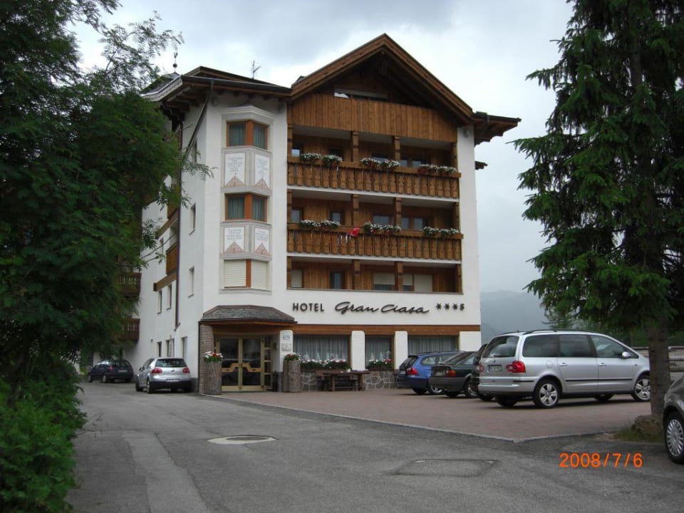 Aussenansicht-Eingang Hotel Gran Ciasa