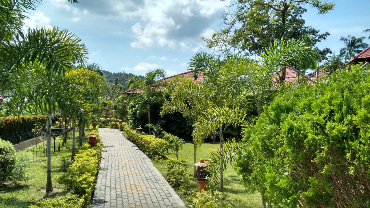 Weg in der Hotelanlage Long Bay Resort Koh Phangan