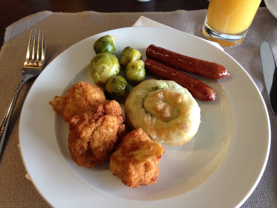 Speisen vom warmen Frühstücksbuffet Hotel Parentium Plava Laguna