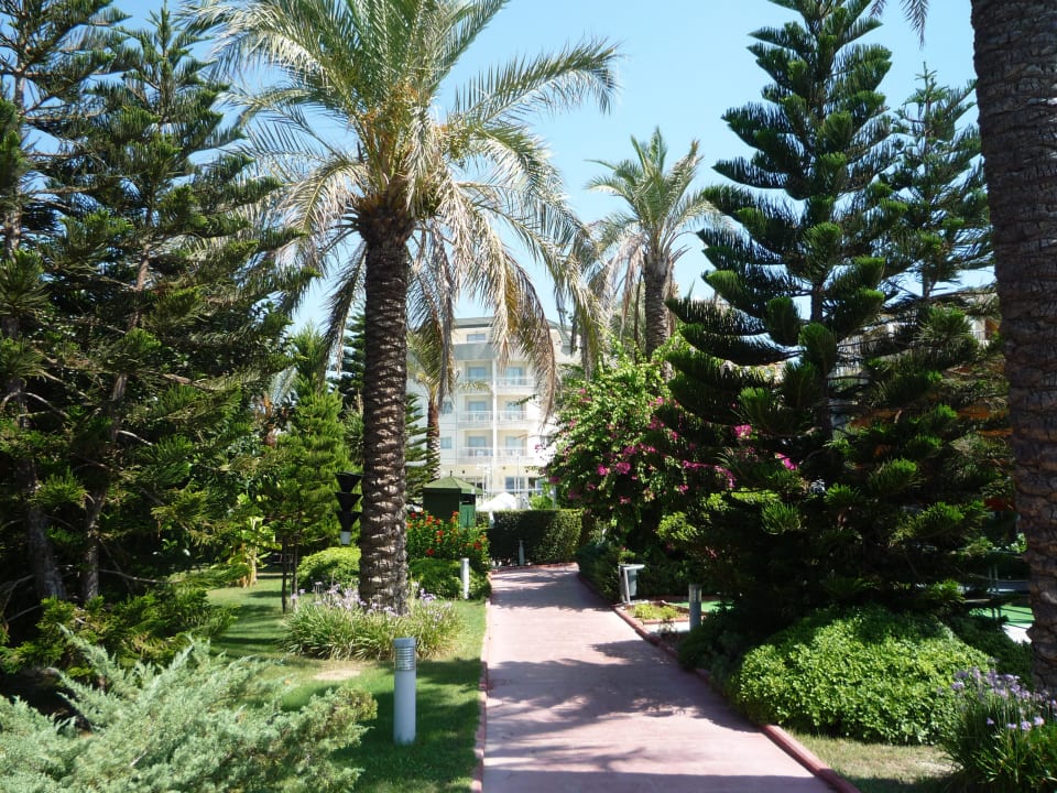 Weg von Strand zum Hotel Side Sun Hotel