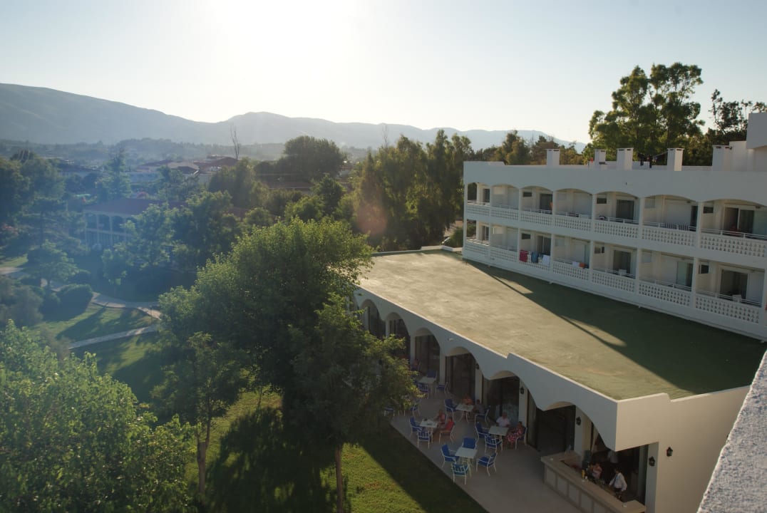 Widok z dachu budynku glownego Domes Aulūs Zante, Autograph Collection