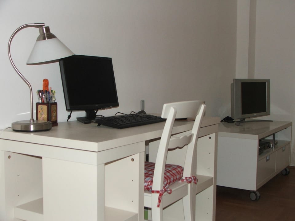 Wohnzimmer Apartment24 Schoenbrunn - Hasenhutgasse 9 & Schwenkgasse 16