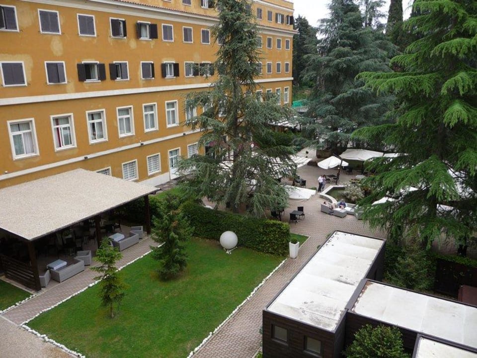 Innenhof Hotel Excel Roma Montemario
