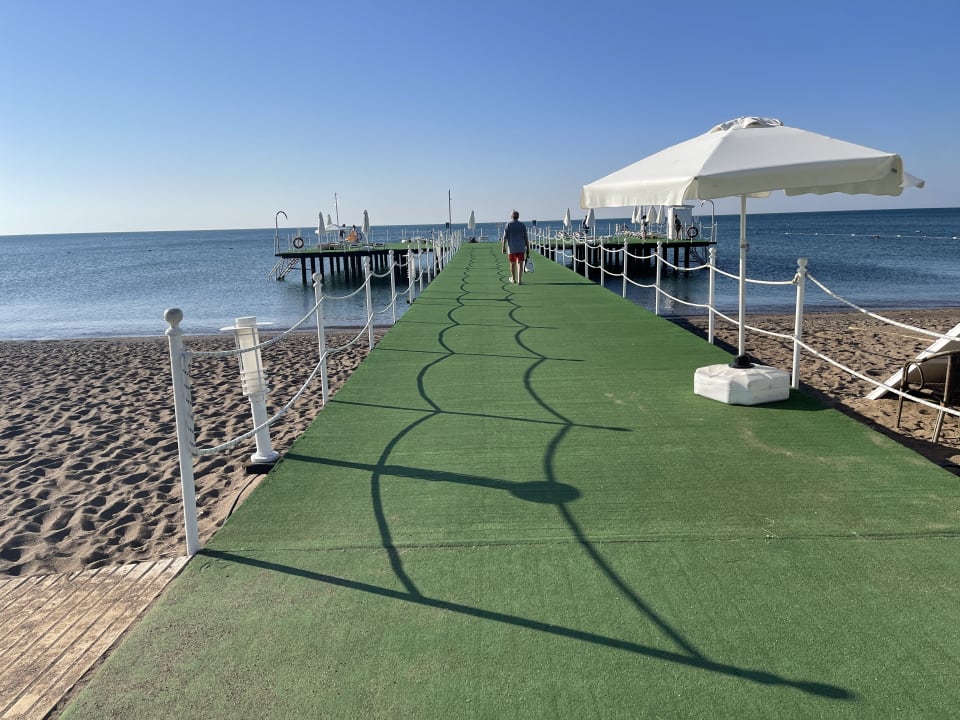 Strand Hotel Miracle Resort