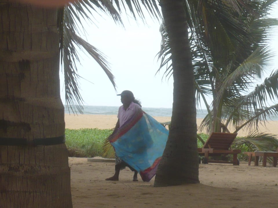 Nervige Strandverkäuferinnen Hotel Jetwing Beach