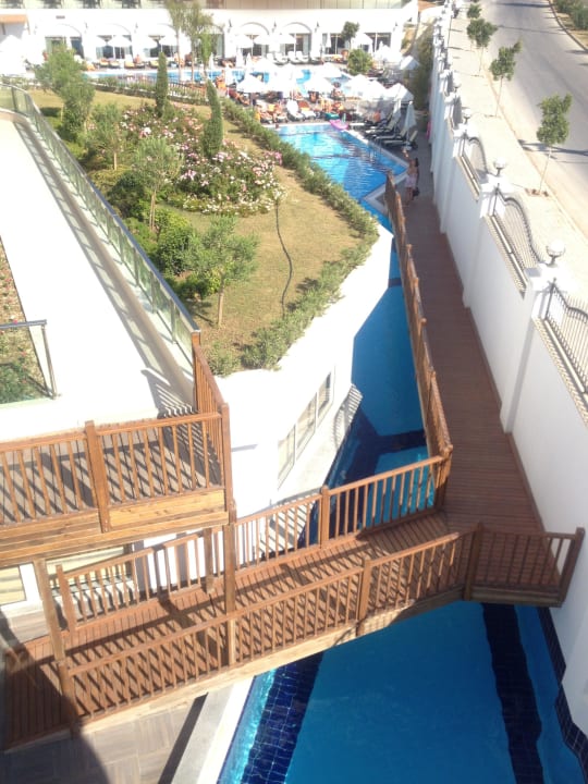 Poolanlage Side Crown Serenity