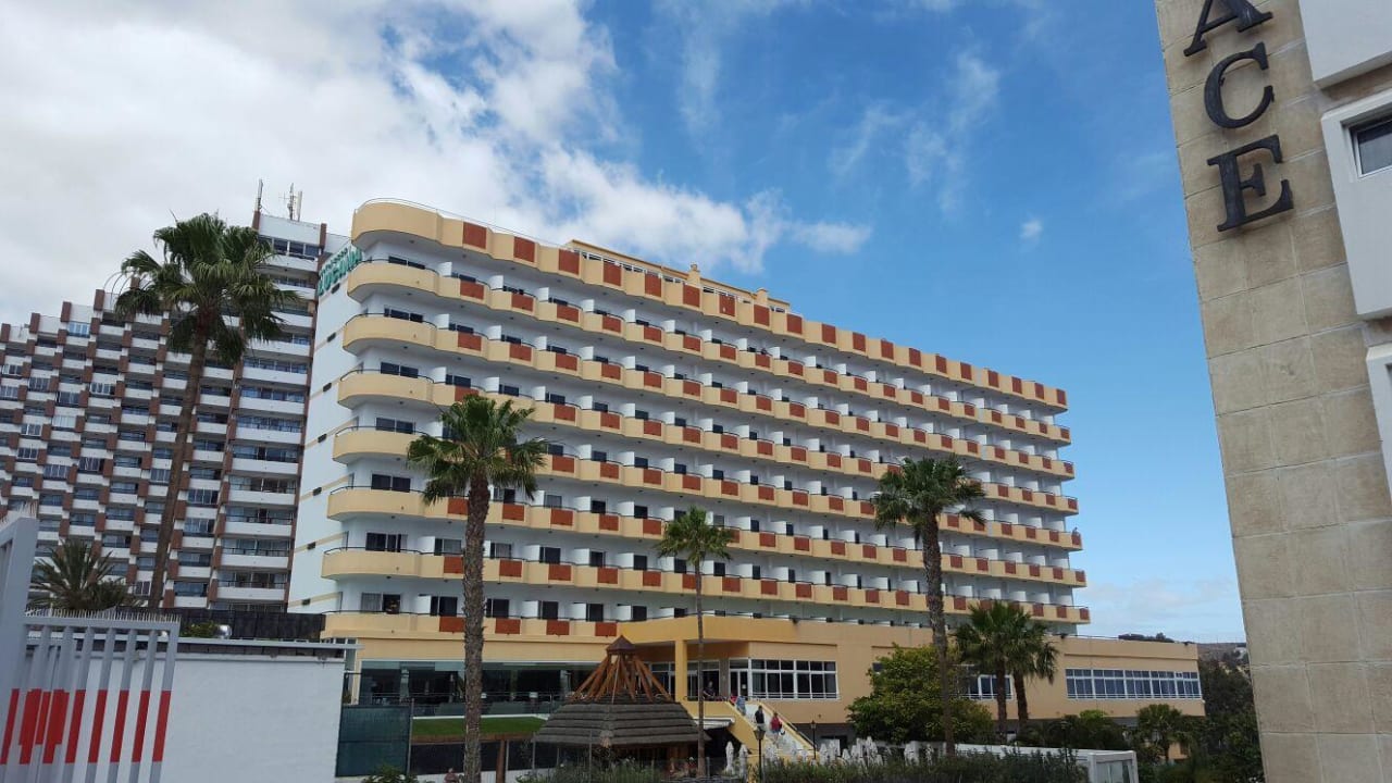 Hotel von aussen allsun Hotel Lucana