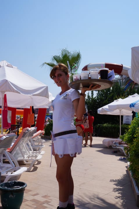 Rollerskatemeisje Damla Hotel Delphin Imperial