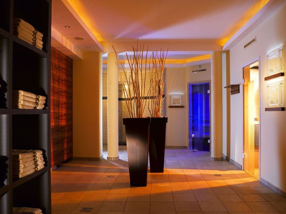 Pool-Anlage Hotel Lasinga