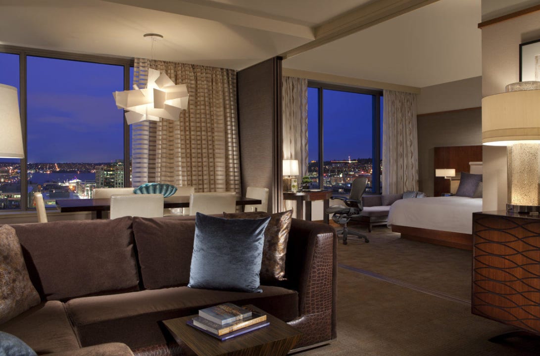 Space Needle Suite Hotel Pan Pacific