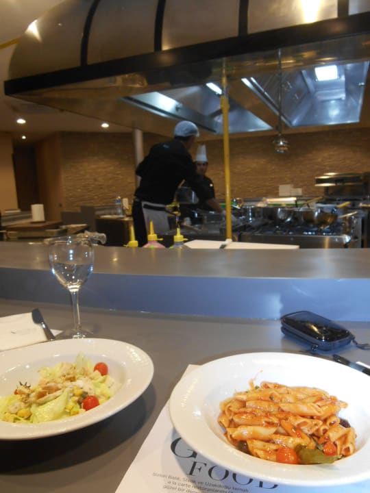 Live-Cooking im Restaurant neben der Lobby VONRESORT Golden Coast