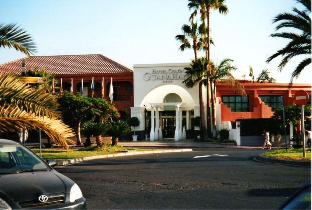 Hotelfront mit Eingang Adrián Hoteles Colón Guanahaní - Adults only