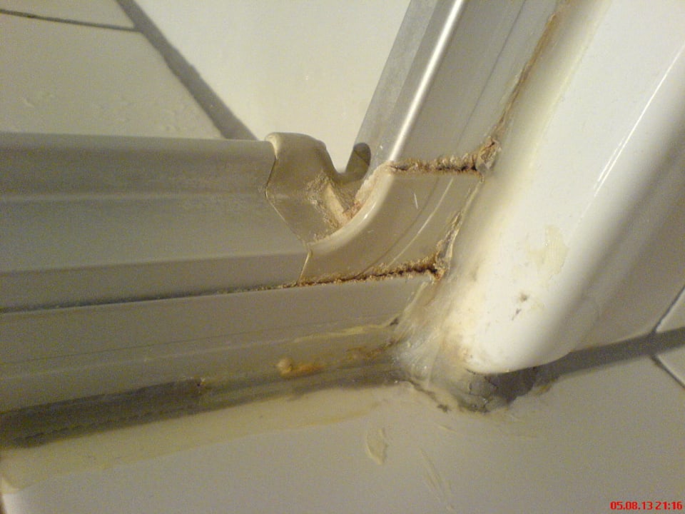 Duschkabine ibis budget Salzburg Airport