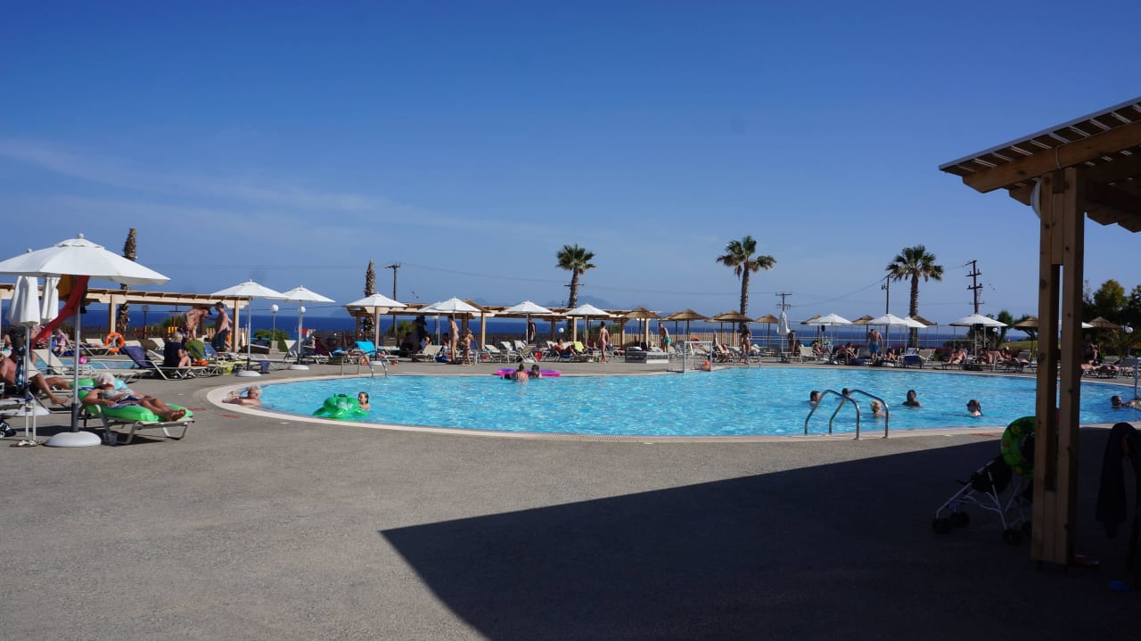 Hauptpool Grand Blue Beach Hotel
